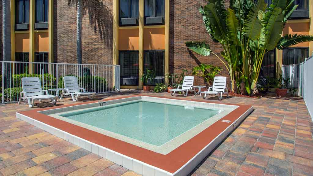 Comfort Inn Maingate Sunwing Ca